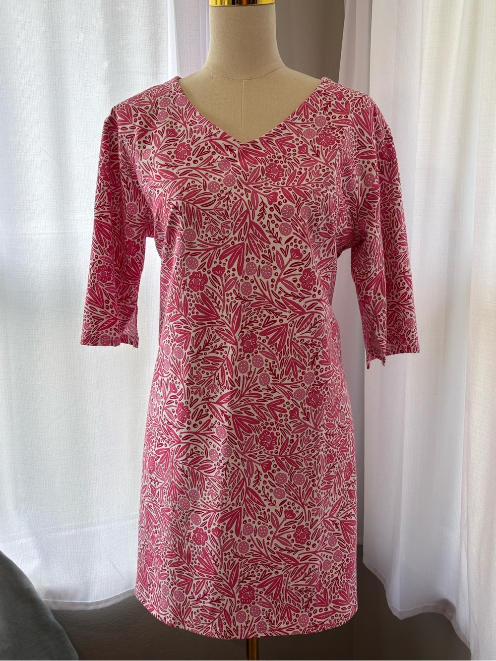 Ripskirt Hawaii Pink Floral V-Neck Shift Dress